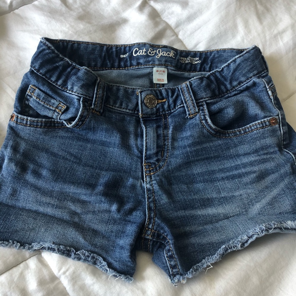 kids blue jean shorts. Kids size (7-8)